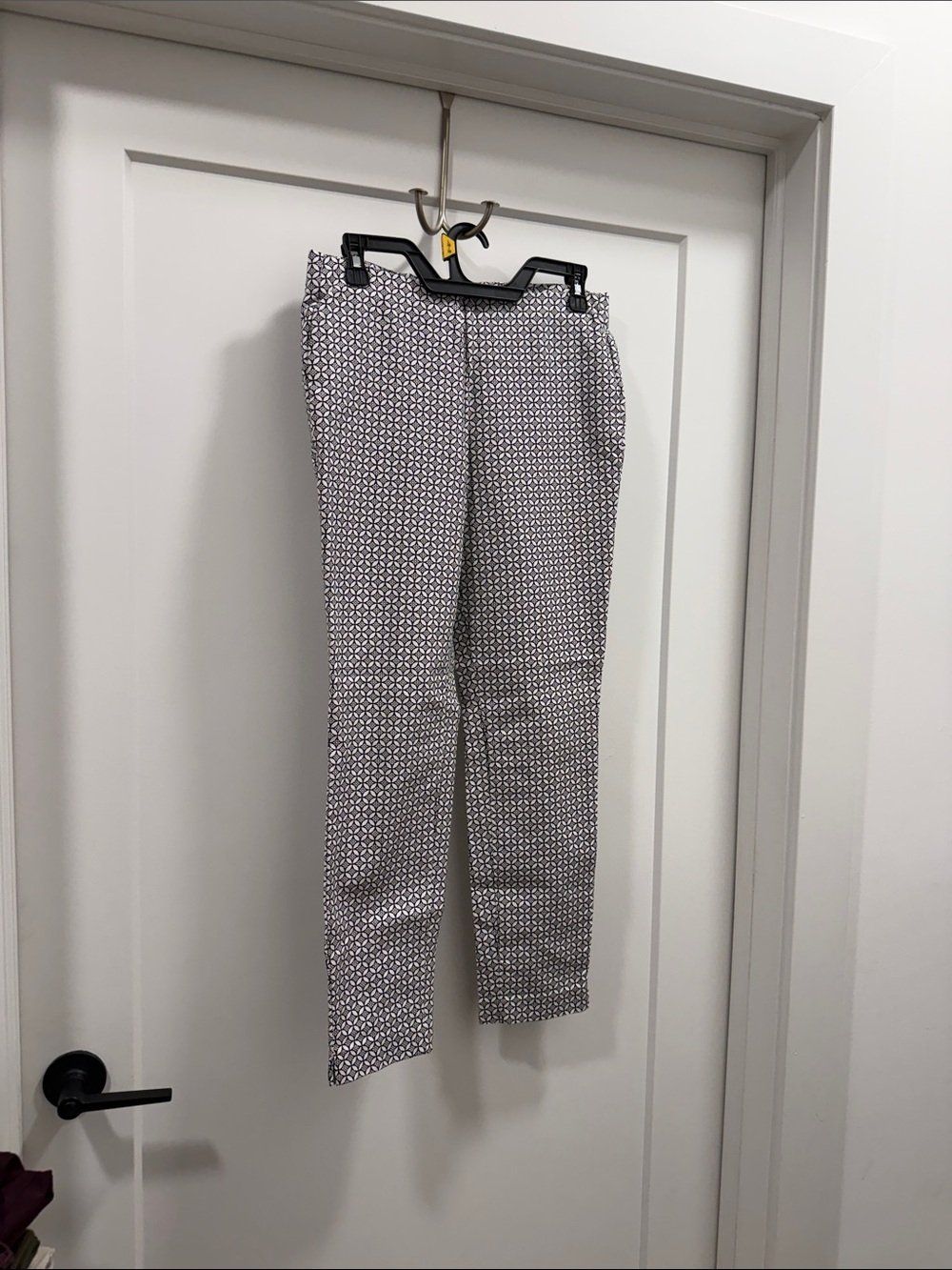 Printed Slim Fit Women’s Pants in Black and White